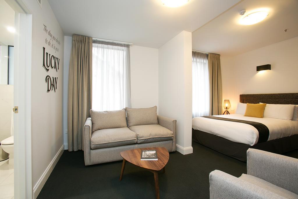 The Lucky Hotel Newcastle Zimmer foto